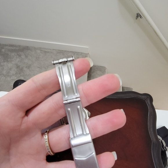 Woman's watch Bugatchi - Picture 4 of 8